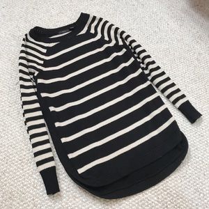 Black and white stripped sweater with side slits.